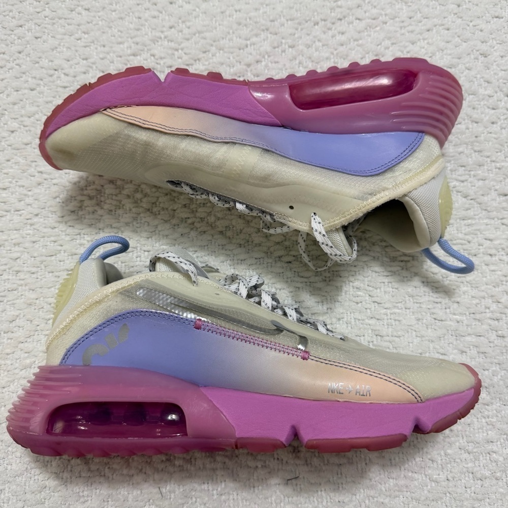 Nike Air Max 2090 Pink Summit White Metallic Silver Womens Size 9